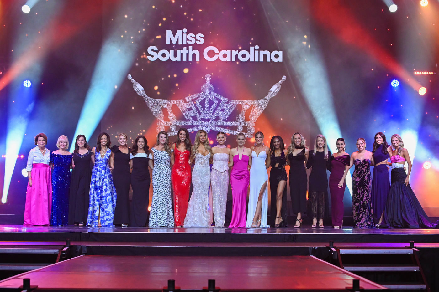 The full Miss South Carolina lineup on stage